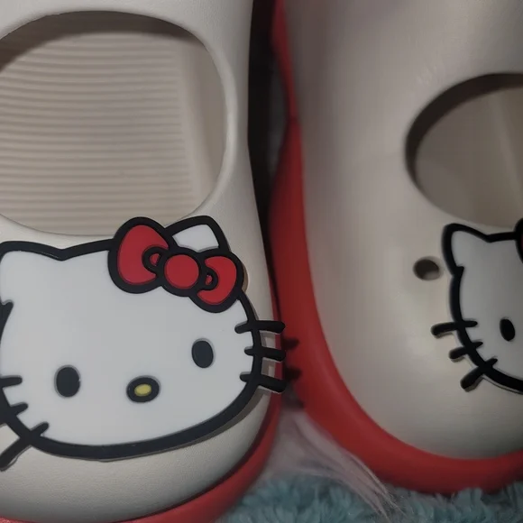 Hello Kitty Clogs Size 39- 40 - Picture 11 of 11